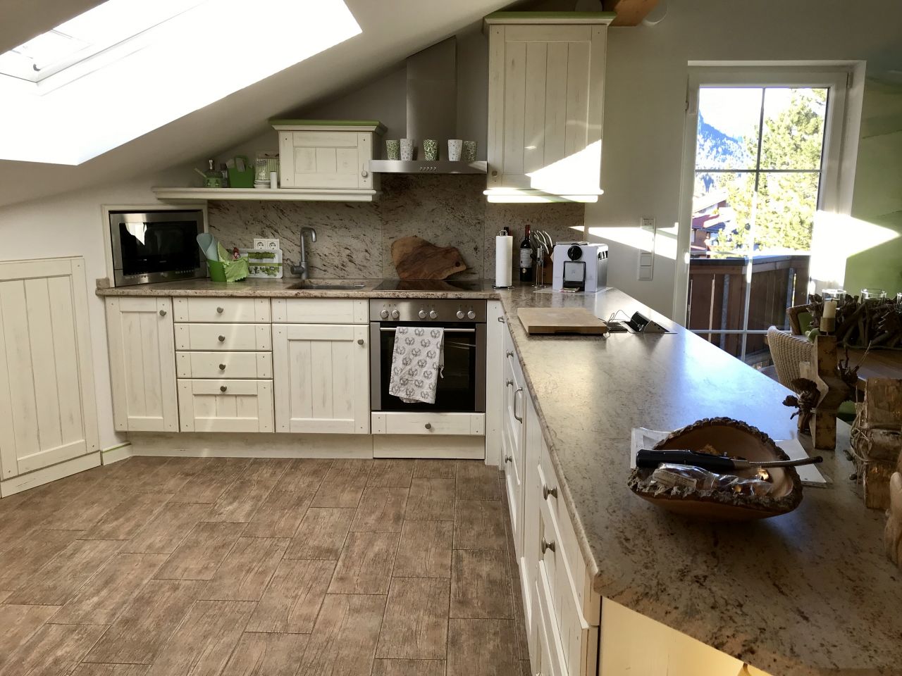 Zauberhafte Dachgeschoss Wohnung mit grandiosem Bergblick