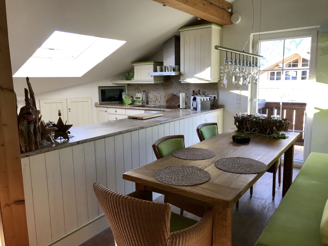 Zauberhafte Dachgeschoss Wohnung mit grandiosem Bergblick