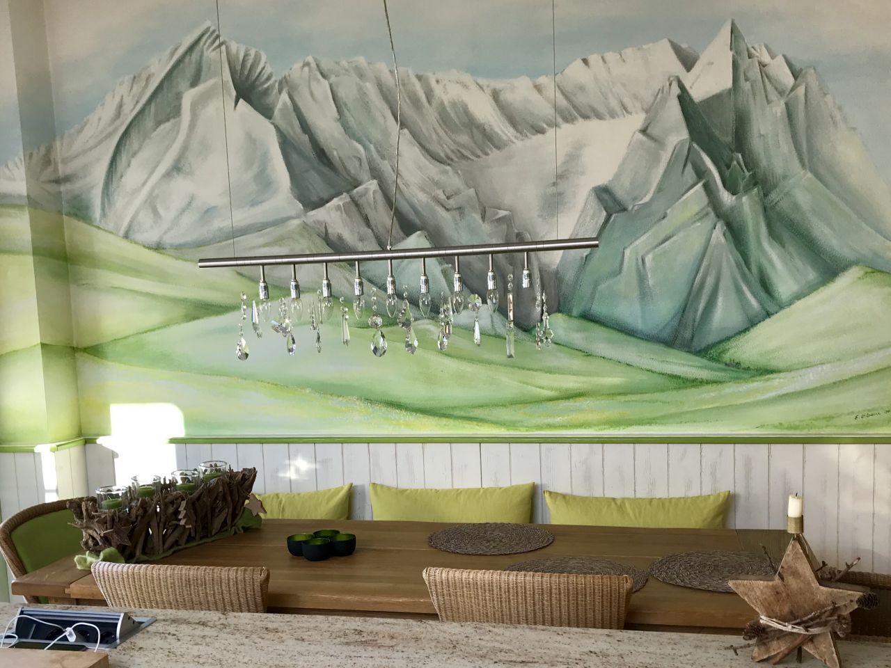 Zauberhafte Dachgeschoss Wohnung mit grandiosem Bergblick