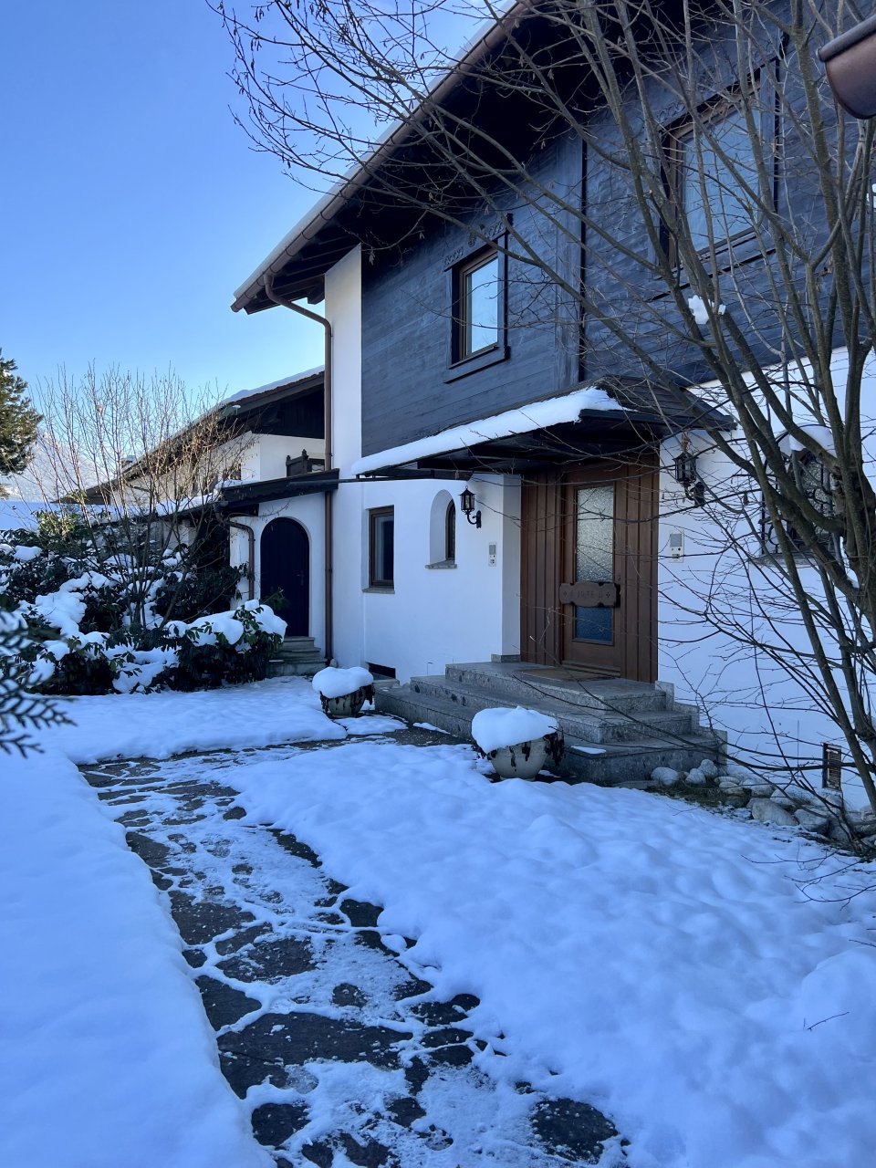 Großzügiges Doppelhaus mit Bergblick und Südgarten in Garmisch-Partenkirchen