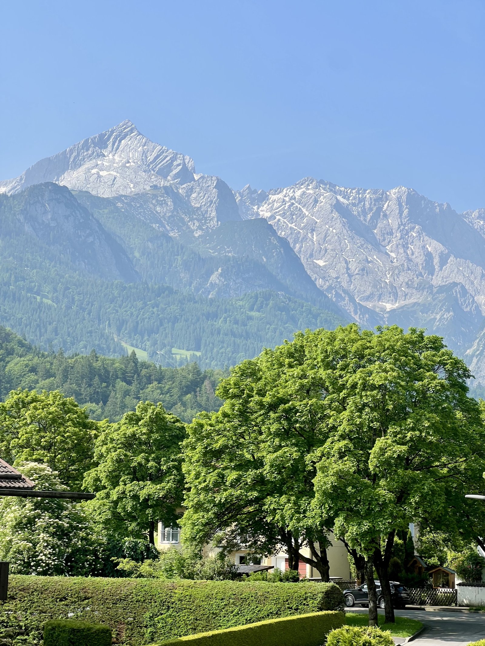 Grosszügige, sonnige Wohnung in Traumlage mit wunderschönem Bergblick in Garmisch 