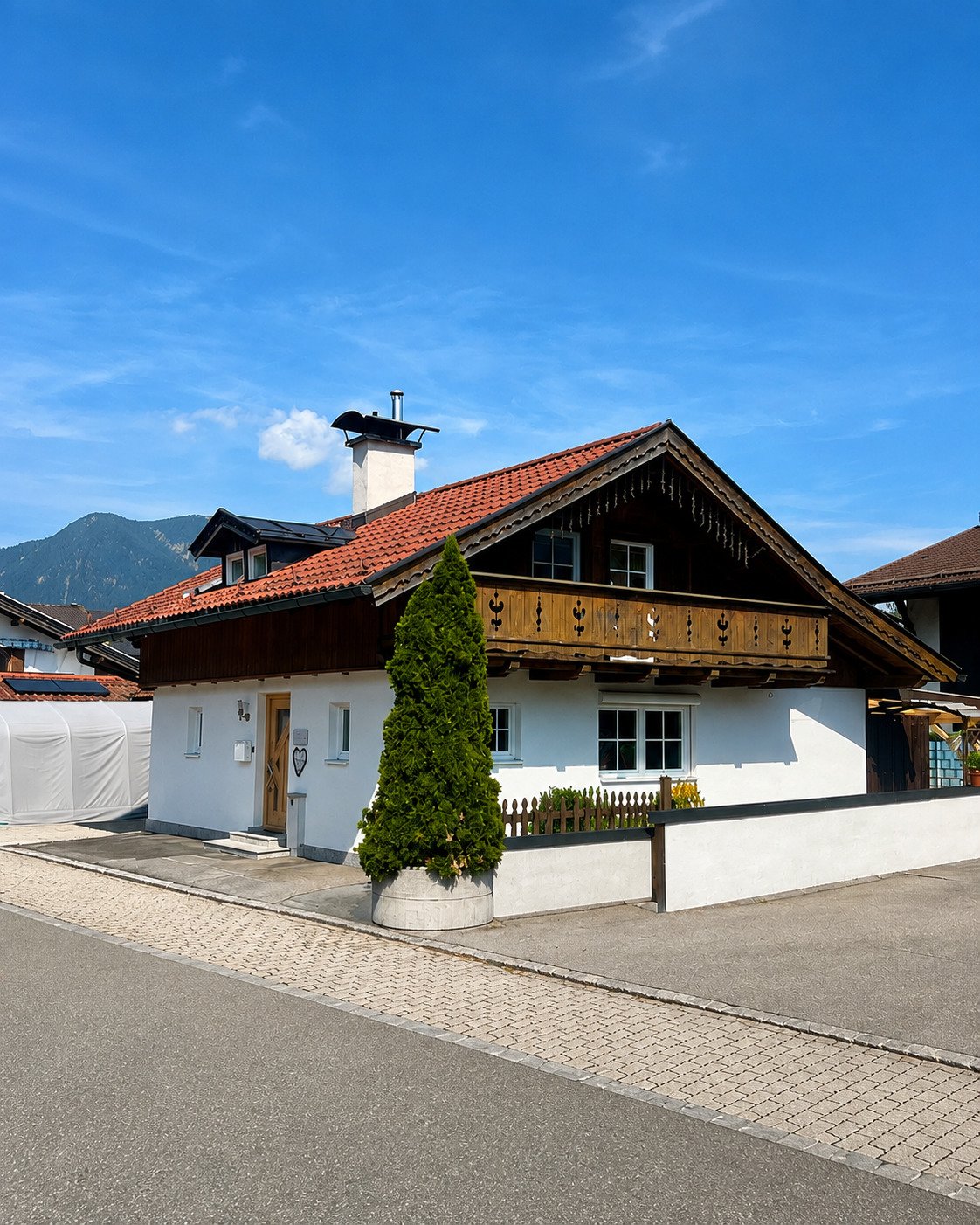 Garmisch-Partenkirchen: Gemütliches kleines Einfamilienhaus in ruhiger Lage von Garmisch-Partenkirchen Garmisch-Partenkirchen: Gemütliches kleines Einfamilienhaus in ruhiger Lage von Garmisch-Partenkirchen
