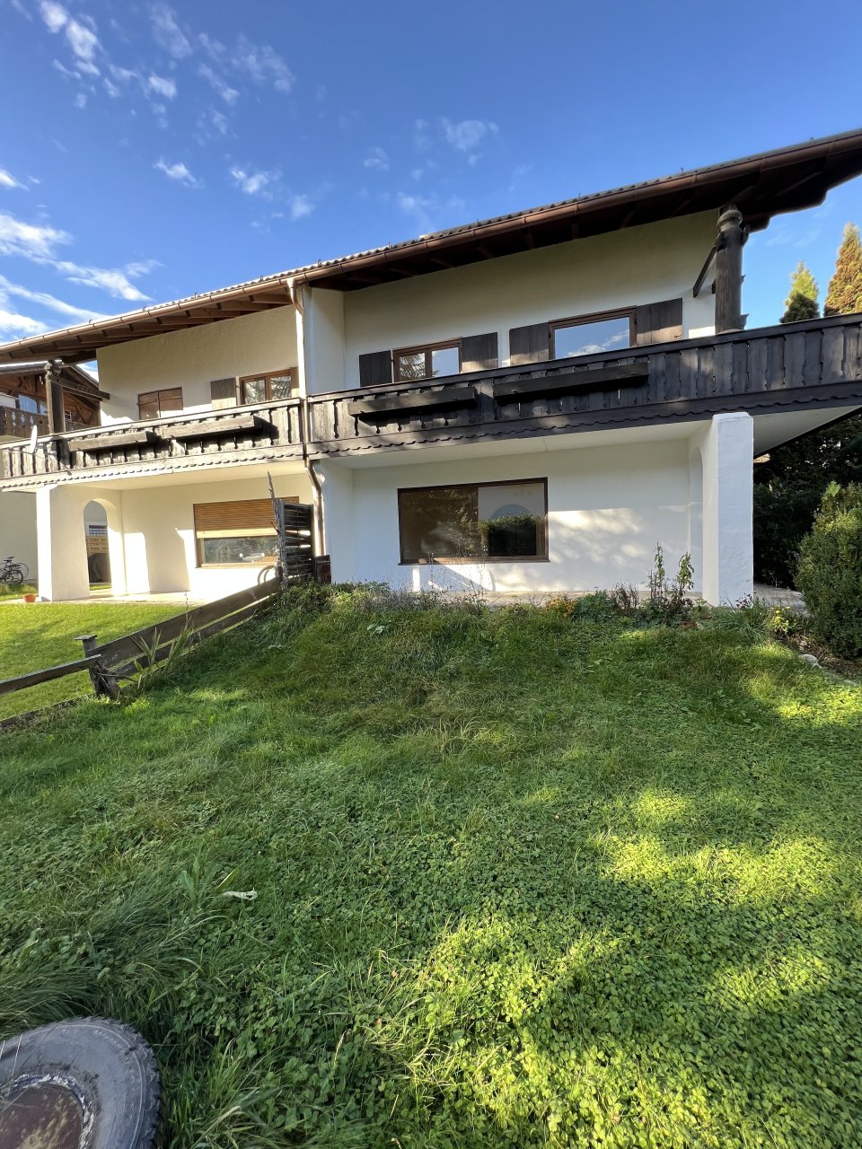 Charmantes Doppelhaus mit Garten und Bergblick