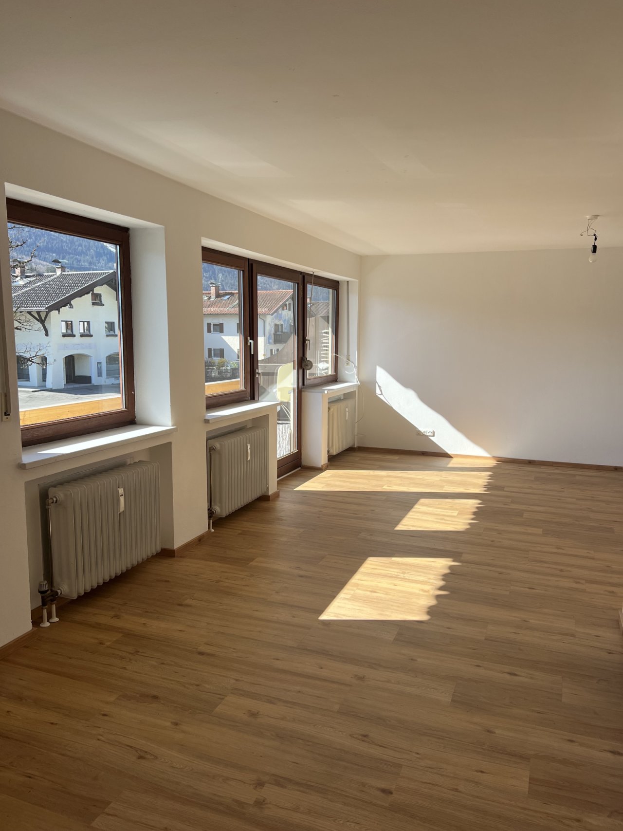 Wohnraum mit Balkon Wohnraum mit Balkon